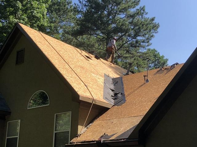 Now the old roof system is gone we can check for any rotten wood not seen during the initial inspection.