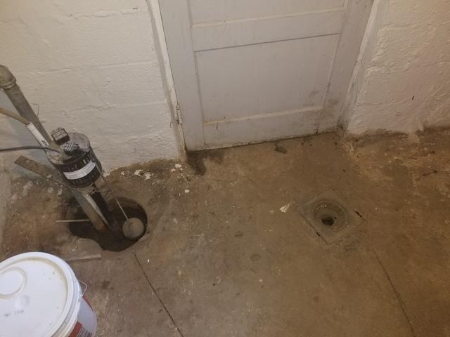Drain hole in the Floor