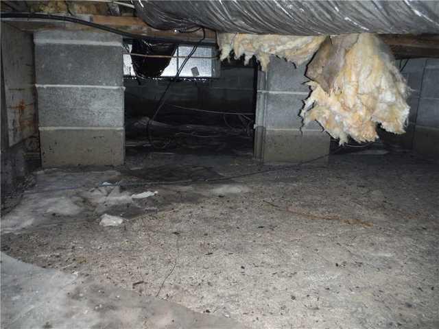 When insulation is falling, this can be a clear indicator of high humidity in a crawl space. You can also see the water line on the blocks in the piers very clearly. This crawl space has seen some high water days in Georgetown, DE.