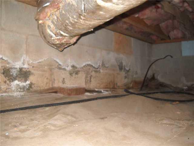 Here we can see some very obvious signs of water intrusion through the block wall. There are stains all along this wall, which indicate that water had been coming through for quite awhile. The "stains" are actually minerals that are left over once that water has evaporated and is actually called efflorescence.