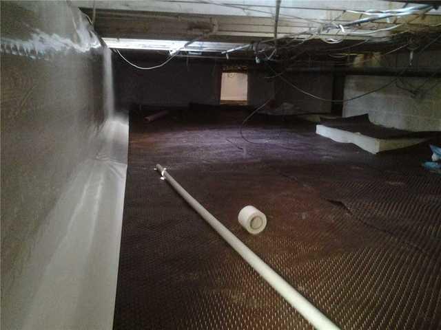 <p>Installation of the Drainage Matting and CleanSpace Liner in crawlspace.</p>