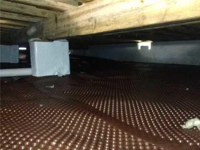 Drainage Matting in the Floor of Crawl Space