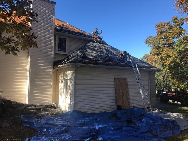 <p>Besides toe boards keeping our guys safe they also catch the old shingles from damaging your gutters.</p>