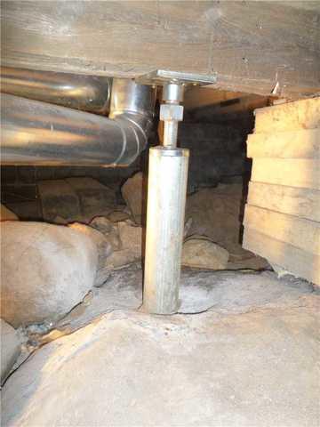 With the SmartJack® System installed, the crawl space foundation now has much more support!