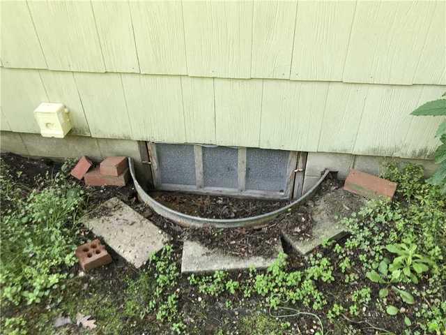 Open Crawl Space Vent