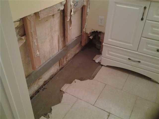 <p>The WaterGuard System is installed and the bathroom is ready for its new floor.</p>