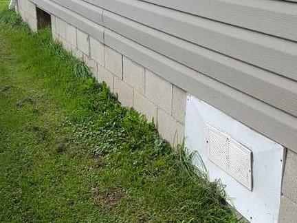 Unsealed crawl space vents