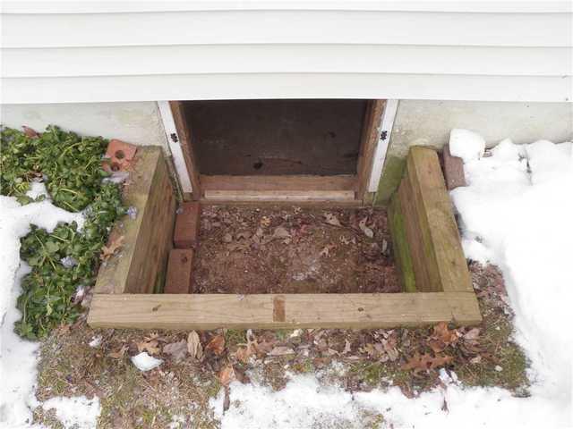 Venting issues outside the crawl space