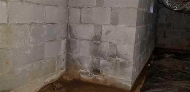 Settling foundation wall