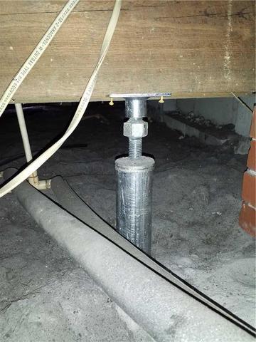 To stabilize the weak floor, a SmartJack System was installed.