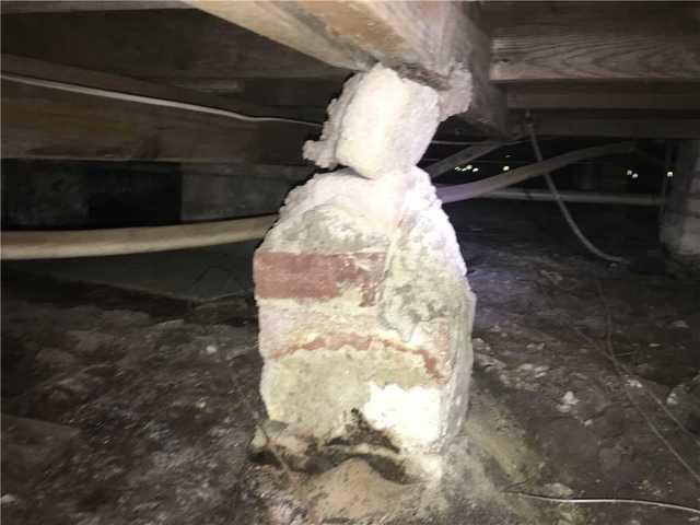 This column was not capable of properly supporting the home above.