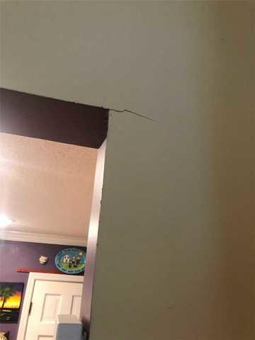 Cracked Drywall