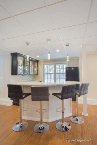 A Luxurious Basement Bar for Entertaining