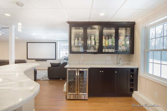 A Luxurious Basement Bar for Entertaining
