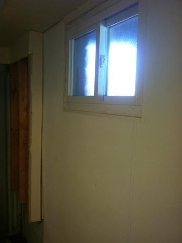 Brightwall even around windows in Evansville, In Basement