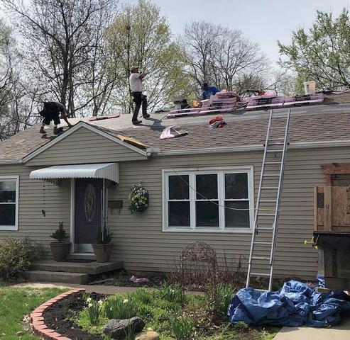 Arrow Renovation Roof Replacement Photo Album New Oc Duration Roof New Gutters On Shawnee Ks Home