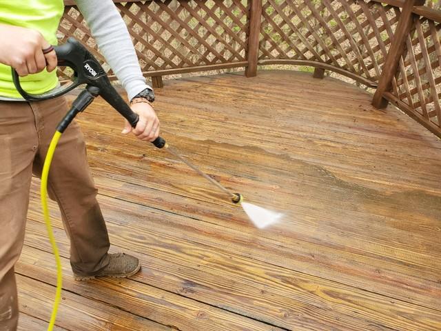 Power washing in Meriden