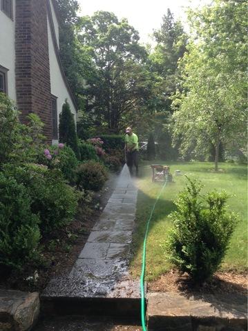 <p>Pressure washing the walkway in Cos Cob, CT.</p>