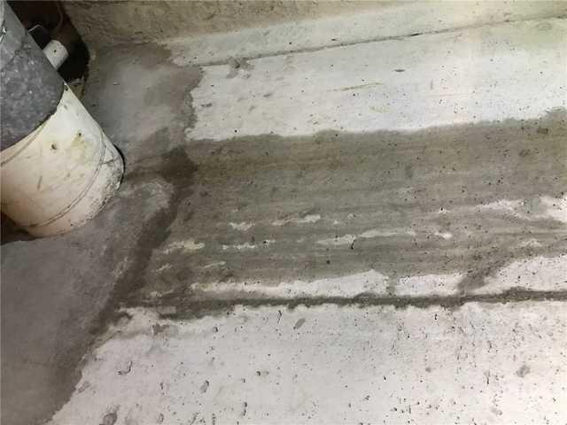 Leaky Gap Between Pipes