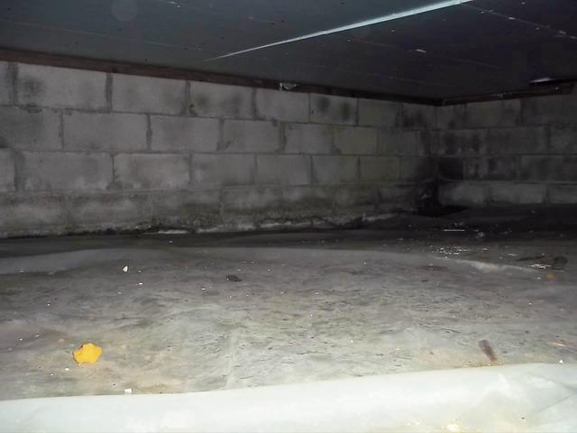 This crawlspace was wet and dirty when our team came in. It allowed air to escape from the home, reducing the overall energy efficiency of the house and driving up the energy bill. We installed SilverGlo™ Crawl Space Wall Insulation. It is the superior choice for a dry, energy-efficient crawl space.