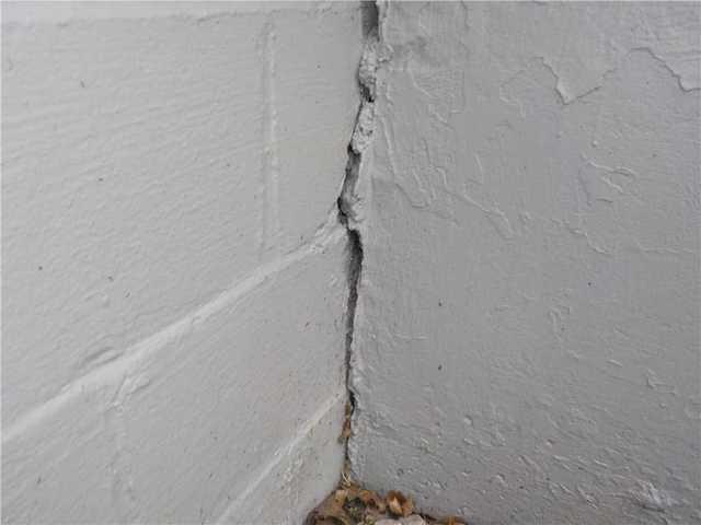 Wall Cracks