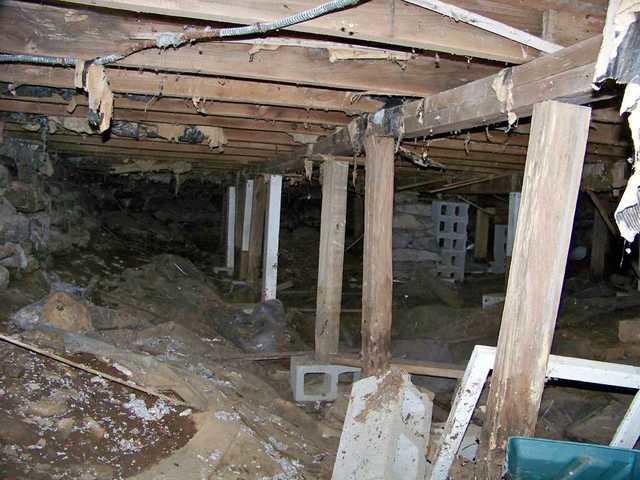 The high levels of humidity had caused much rot in the Gilman, CT crawlspace. This made the support beams unstable, as seen in the one that is almost falling over. More, stronger support beams are needed in this home to keep it safe for the people living above. 