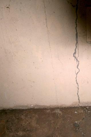 Leaky Wall Crack in North Franklin, CT