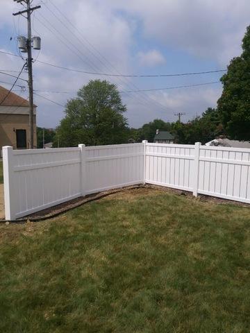 Our installers did a beautiful job on this 60' white vinly Glacier fence.