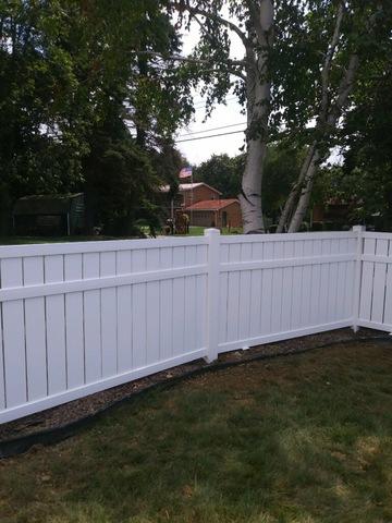 Our installers did a beautiful job on this 60' white vinly Glacier fence.