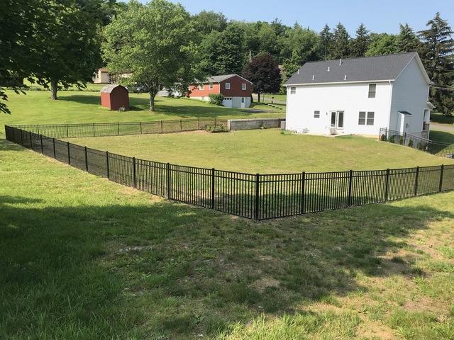 black 4' classic 3 aluminum rail in Gibsonia