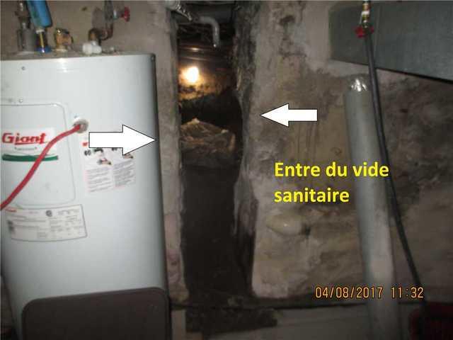 Picture of the crawl space entrance