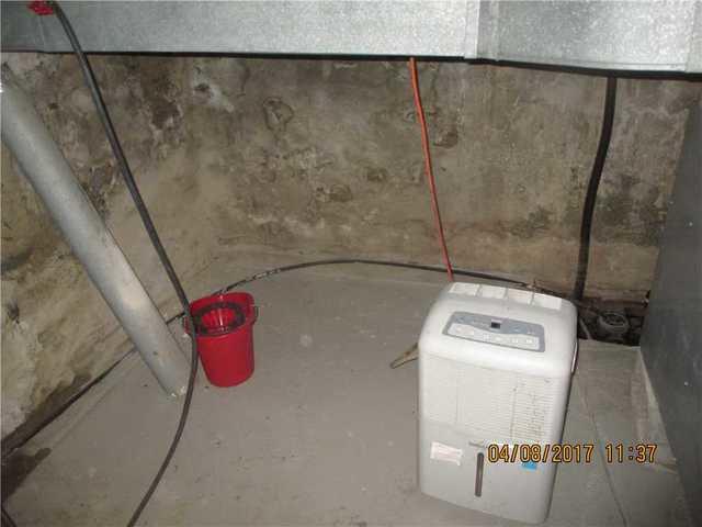 Dehumidification of the crawl space