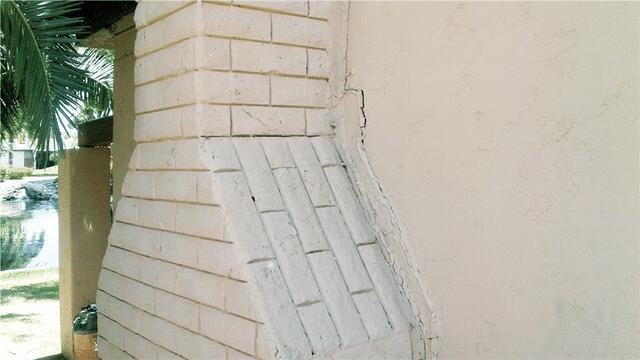 Mesa Foundation Repair - Chimney Crack