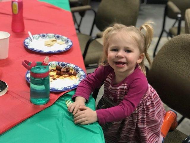Rainy Day mini's enjoying the crafts and snacks.