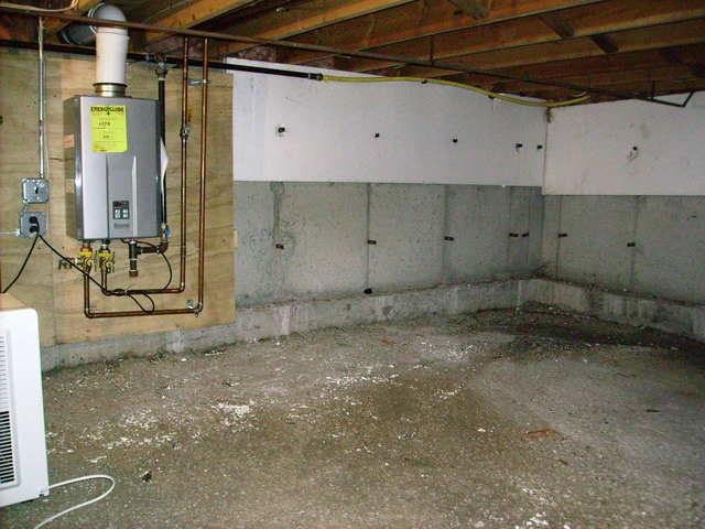 Wet Crawl Space in Salisbury, CT