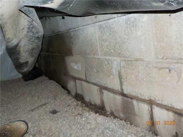Signs of Water Leaking into the Crawl Space