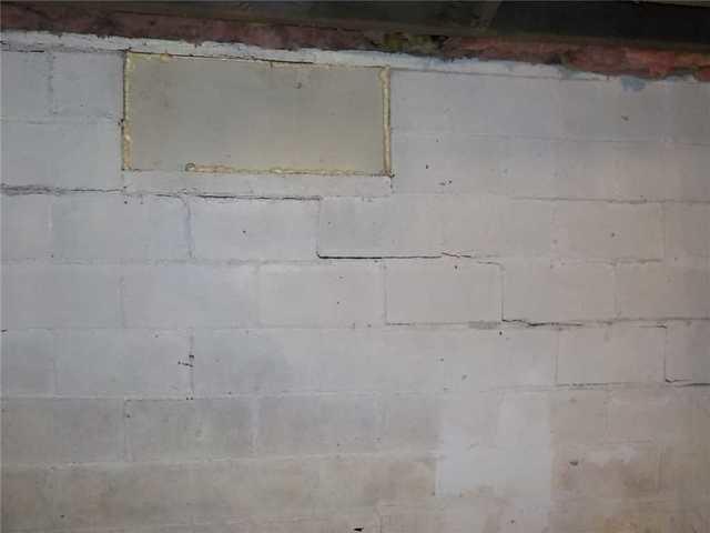 Staircase Cracking in the Wall