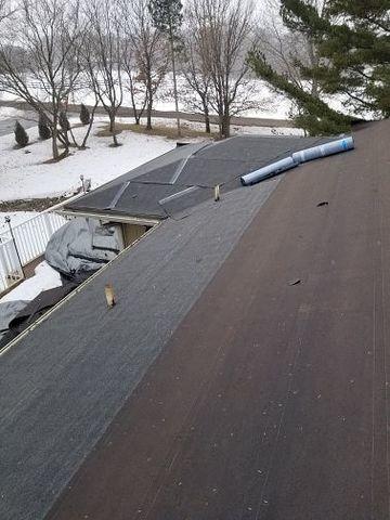 <p>Making progress on the new roof of an Elk River, MN home!</p>