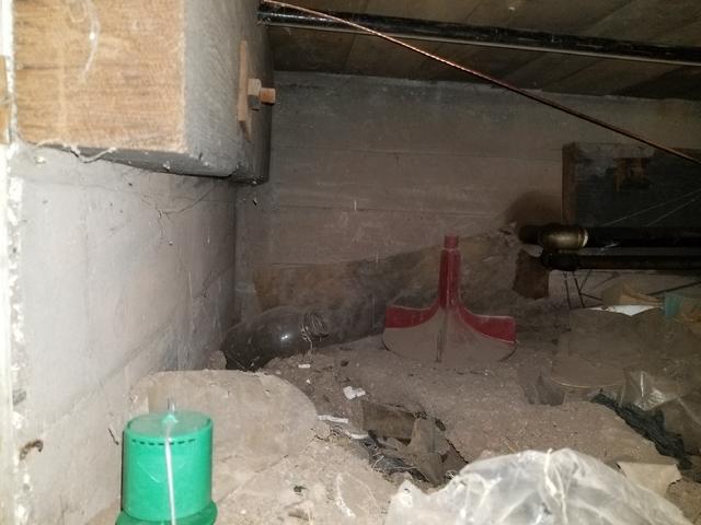 Wet Crawl Space Before Dr. Energy Saver®
