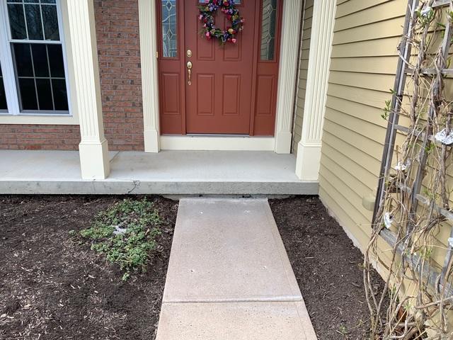 Now this is a sidewalk any homeowner would be proud of.