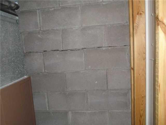 Cracked Wall In Duluth, MN
