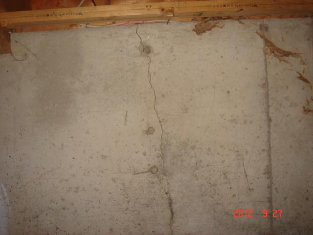 Wall Crack in Scotland, CT