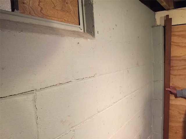 Cracked Walls In Mountain Iron, MN