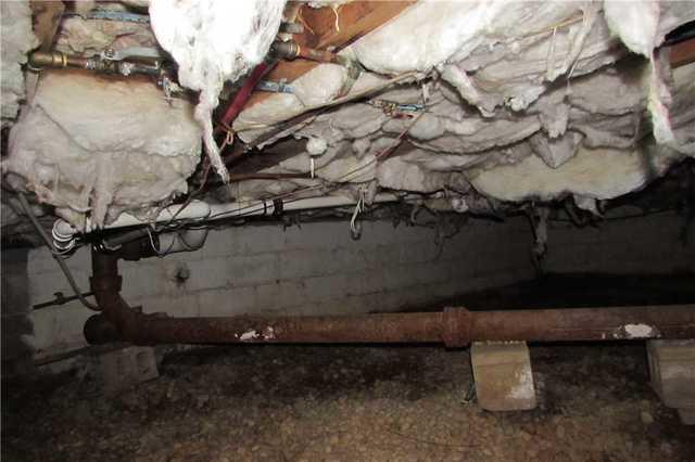 BEFORE: Dirty Crawl Space Insulation