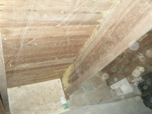 Warped wooden subfloor 