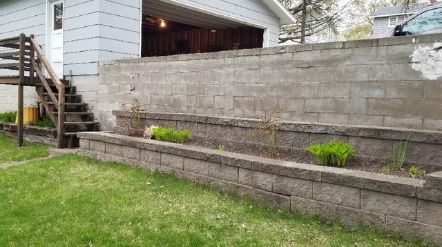 Deborah's retaining wall was cracking and deteriorating, so she requested a FREE no-obligation estimate with our Design Specialist, Shane Nephew.