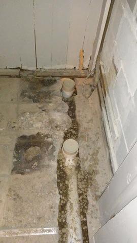 The system was installed along the perimeter of the basement, before it is buried, smoothed and cleaned.