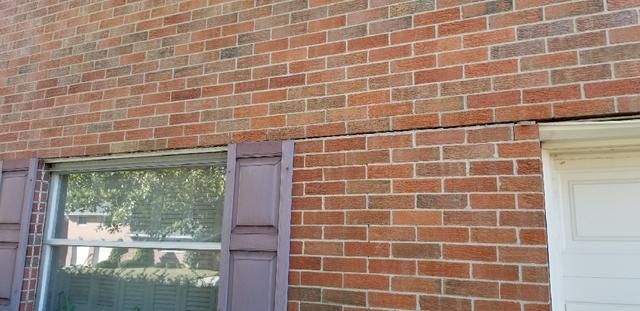 This home has a crack on the outside brick.