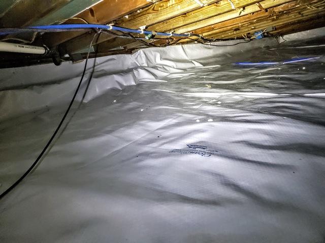 The second area was as well fully encapsulated with CleanSpace and a Basementaire dehumidification system was installed. Here we can see how the left side of the area looked after it was encapsulated.
