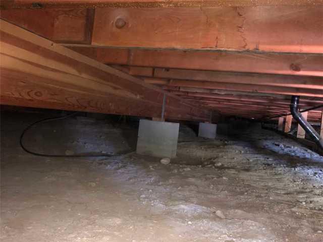 <p>The crawl space before the Smart Jack installation.&nbsp; Smart Jacks are ideal for use in crawlspaces.&nbsp; Like our many other foundation repairs, this repair comes with a transferrable warranty.</p>